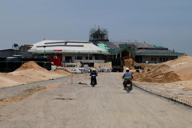 画像: クラブハウスも急ピッチで建設中(撮影2019年5月中旬)