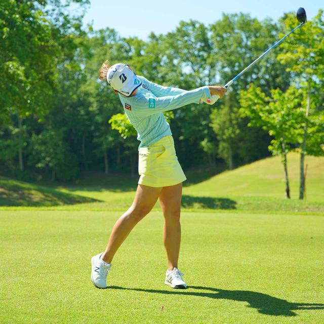 画像5: 【松田鈴英・葭葉ルミ】飛ばし屋女子プロ。250ヤードオーバーの秘密は右サイドの側屈(サイドベンド)にあり
