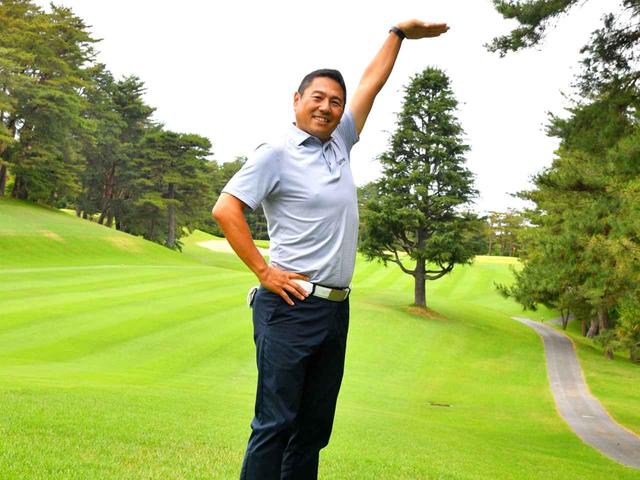 画像: 東コース1番のフェアウェイには背の高い木がある。「1番ホールが最難関。朝イチから集中力マックスで挑みます!」(大久保)