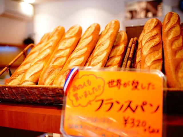画像: フランスベーカリーのフランスパン