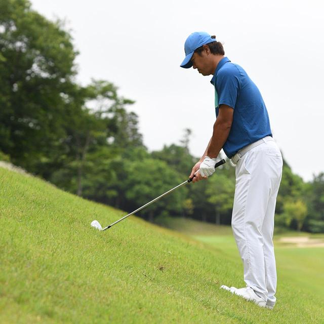 画像1: 【傾斜地アイアン】夏ゴルフ、つま先上がりの斜面ラフに止まった。かなりの急傾斜から上手く打つには…。(後編)