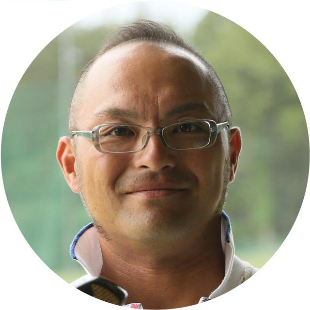 画像: 【実践者】パーシモン加藤プロ 千葉でアマチュアのレッスンを行う。足首ストレッチを実践し、ドライバーの飛距離が20ヤード伸びている