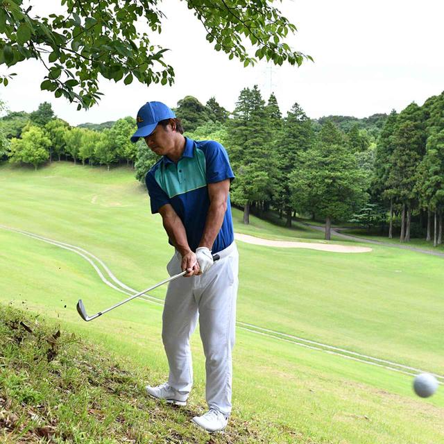 画像7: 【傾斜地アイアン】夏ゴルフ、つま先上がりの斜面ラフに止まった。かなりの急傾斜から上手く打つには…。(後編)