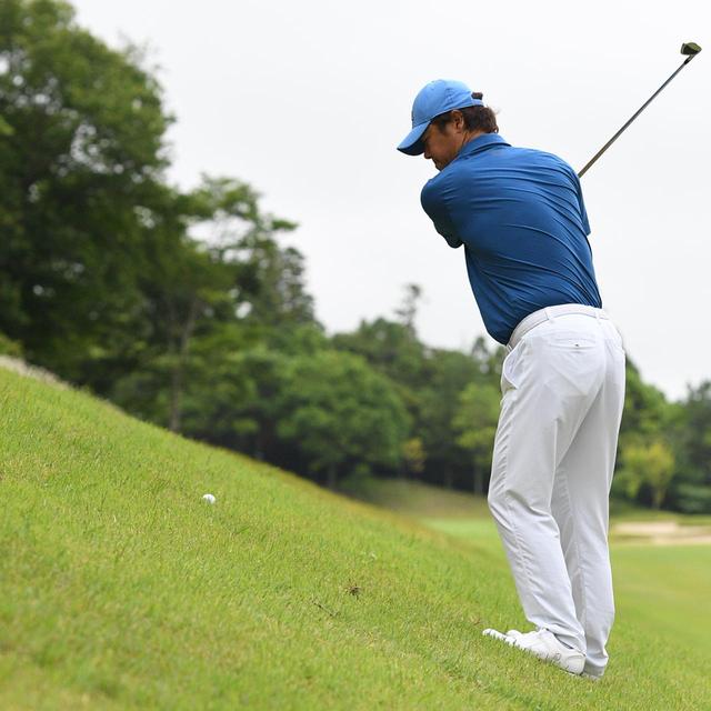 画像2: 【傾斜地アイアン】夏ゴルフ、つま先上がりの斜面ラフに止まった。かなりの急傾斜から上手く打つには…。(後編)