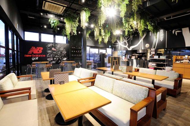 画像: クラブハウス内はご覧の通り、カフェのような雰囲気