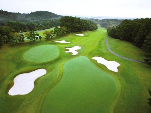 画像: 東コース7番ホール/496㍎/パー5 グリーンまで上りが続きタフな印象を受ける。2打目以降は左右のOBに注意、無理をせず確実に