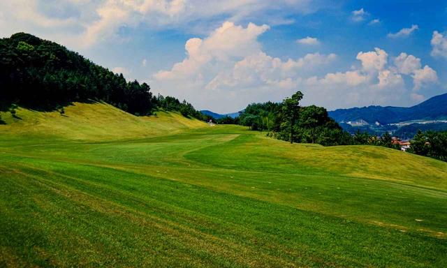 画像1: 大宰府の丘陵地に展開する大宰府GC(18H・6824Y・P72)