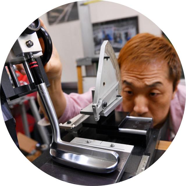 画像: 【解説】山崎康寛さん カリスマクラフトマンにしてトップアマ。プロも通うゴルフ工房「スタジオCGA」代表。自身もL字パター好きで、常連客にもL字を勧めることが多いという。