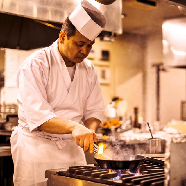 画像: 「自家製レモンバターがコクの決め手です」と料理長の越川さん
