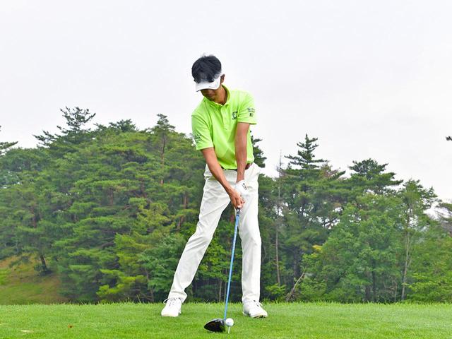 画像: 右腰の前でインパクト
