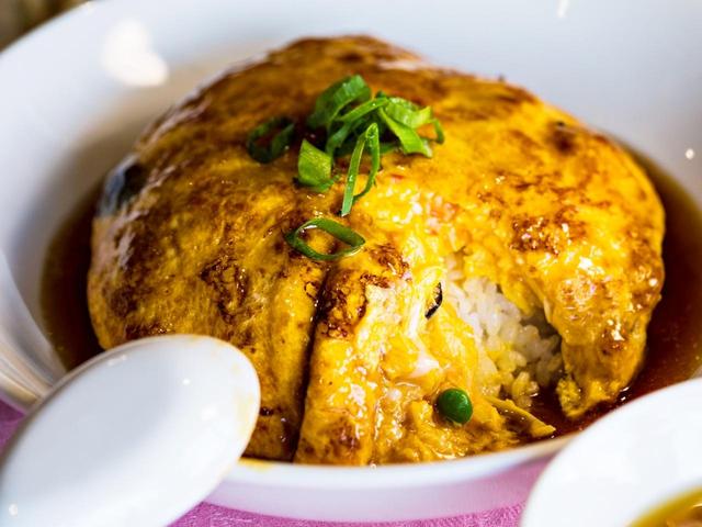 画像: メイレイクヒルズカントリークラブの天津丼(1400円)