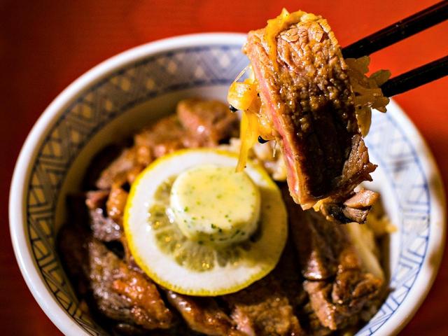 画像: グリッサンドGCのレモンステーキ丼(2000円)