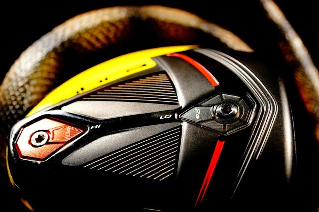 画像: 2gと10gの2つのウェートは入れ替えることができる。リッキー・ファウラーなどのトッププロはフェース側に10g、後方に2gと浅重心で低スピンを狙った配置になっている