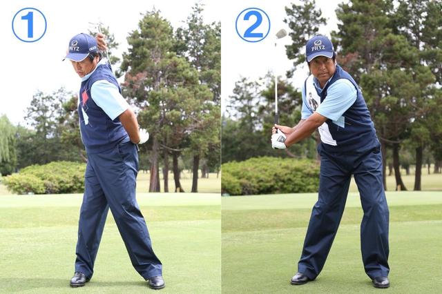 画像: 背中が目標を向いてトップ。手元が真下に落ちてダウン