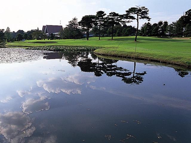 画像: 9番ホール/404㍎/パー4(鹿の帰り道)平坦なホールだが左OBは要注意