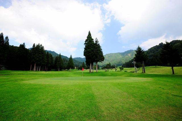画像: 3番ホール(86Y)コース管理が行き届いていてターフコンディションがとてもいい