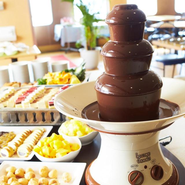画像: チョコレートフォンデュなどデザートも充実