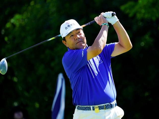 画像: 最新ドライバーを見事に使いこなす室田淳プロ(64歳)シニアツアー賞金王4回