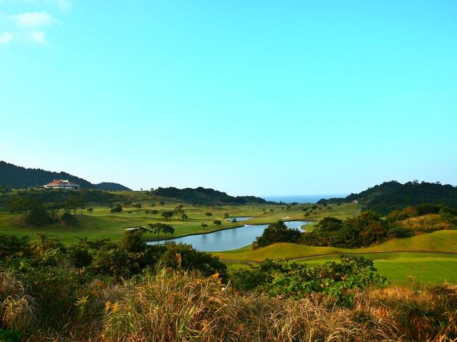 画像1: 青島GC(18H・7018Y・P72)なだらかな丘陵地に展開