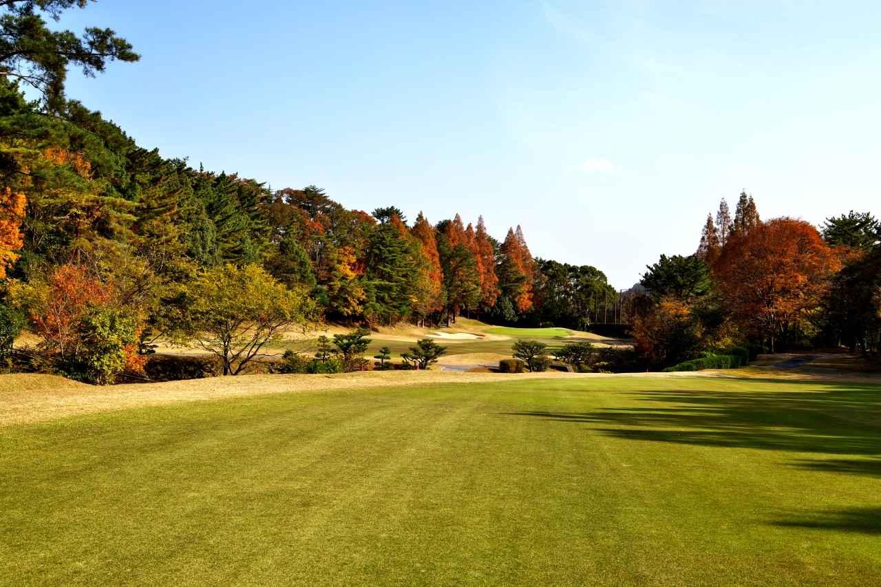 画像2: 5番ホール/394㍎/パー4 ティショットは軽い打ち下ろし、2打目が仁川渓谷越えになる難ホール