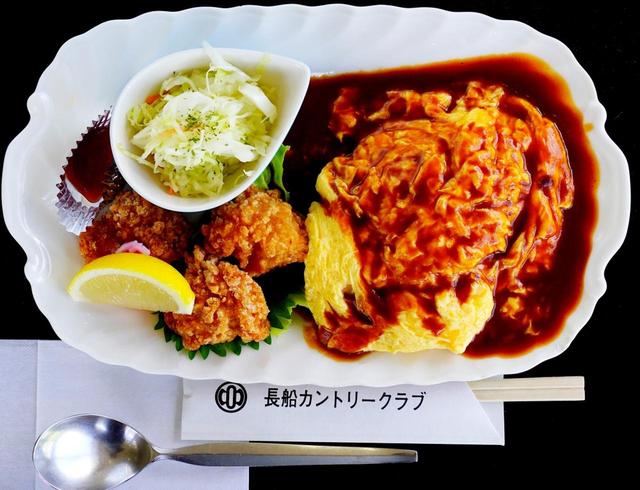 画像: 長船CCレストランの新メニュー「シブコランチ」。オムライスと唐揚げがプレートに乗ったパワーランチ!
