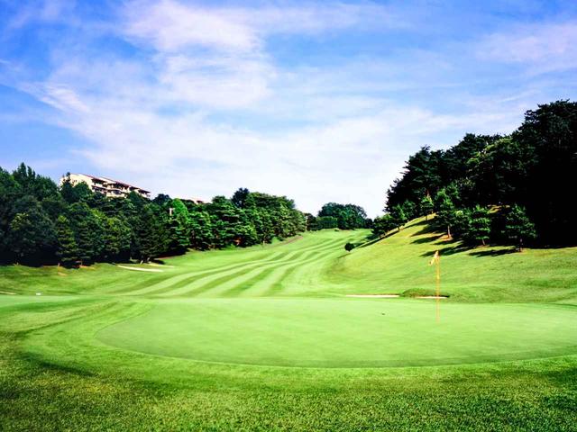 画像: 13番ホール/385㍎/パー4 打ち下ろしていくグリーン右手前に池が新設。