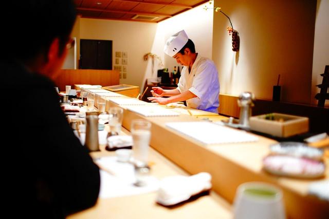 画像: 「赤身は叩くと身がしまるんだね」