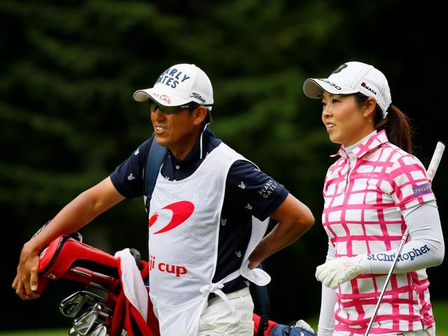 画像: 北海道meijiカップでキャディをして、西山ゆかりプロが初優勝