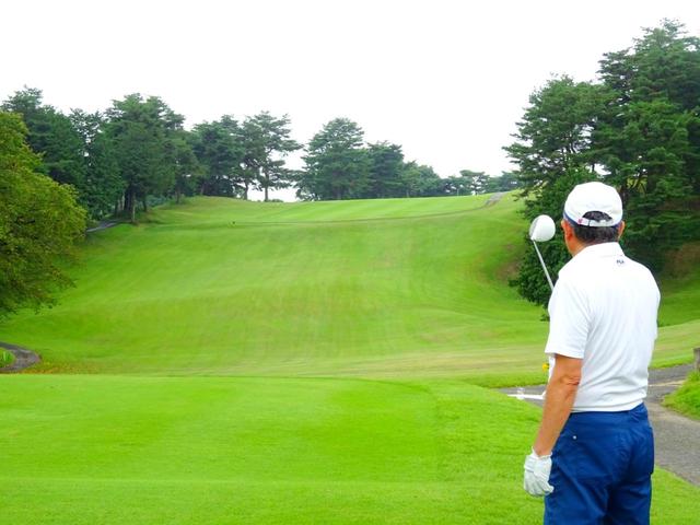 画像: 東コース12番(335Y・P4)ティショットは打ち上げ