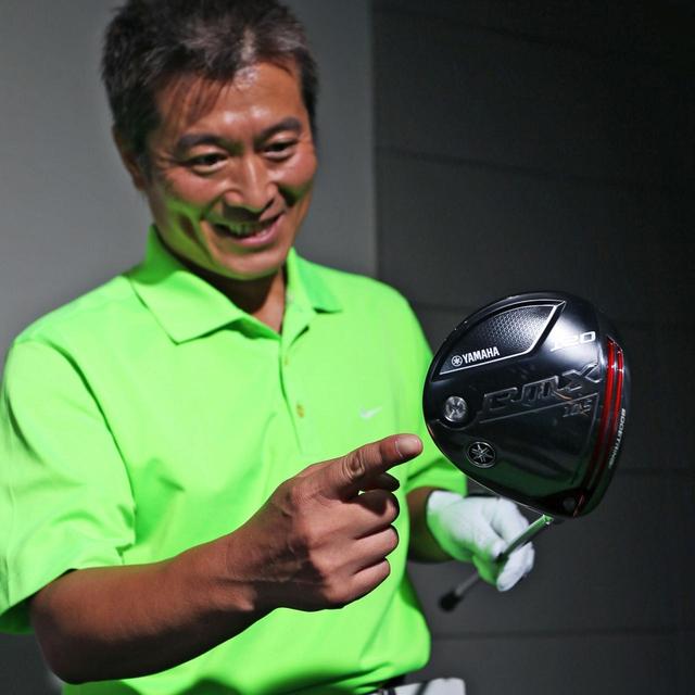 画像: 「ヘッド形状はニュートラルな丸型でテークバックしやすく、スピンが少なくて飛びます。フェース面が見やすいため、ロフトが多く見えてやさしく感じます」