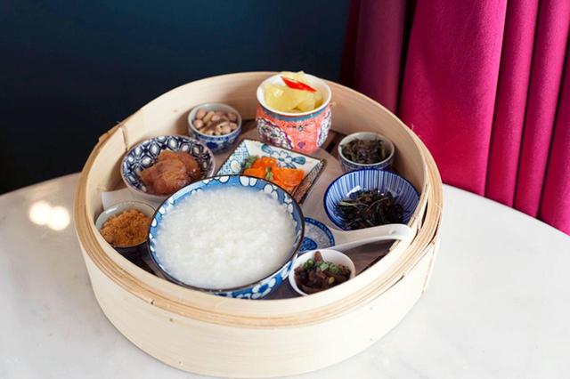画像: 朝食にぴったりのお粥。