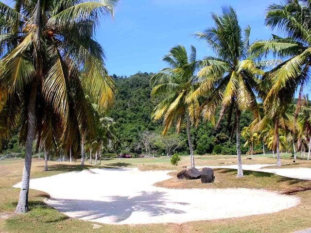 画像: 100万年といわれる熱帯林のホールと海沿いのホールの変化がすごい、マレーシアらしいチャンピオンコース