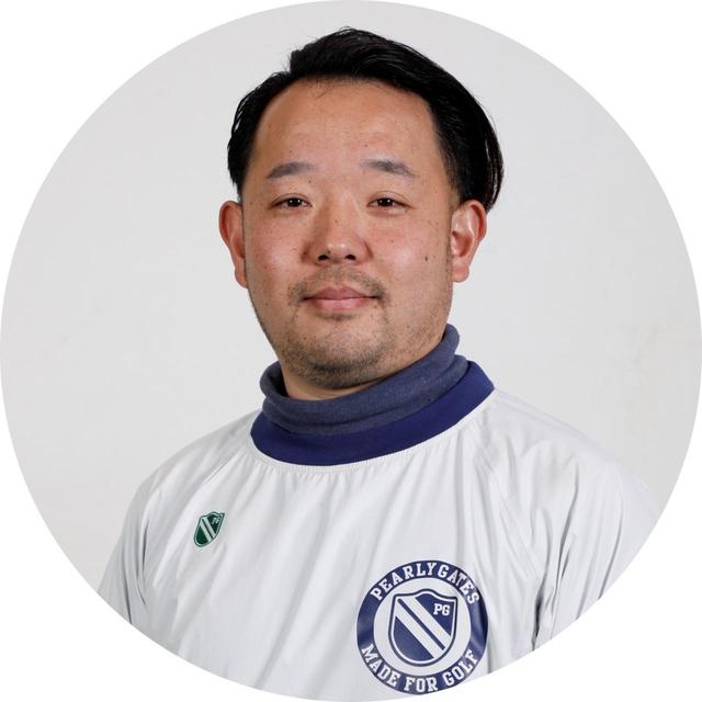 画像: 【解説】二見悠嗣プロ 上智大学で心理学を学び、卒業後の23歳からゴルフを始めて脱サラしPGAティーチングプロ資格を取得した異色プロ。メンタル面を重視したコーチングを得意とする