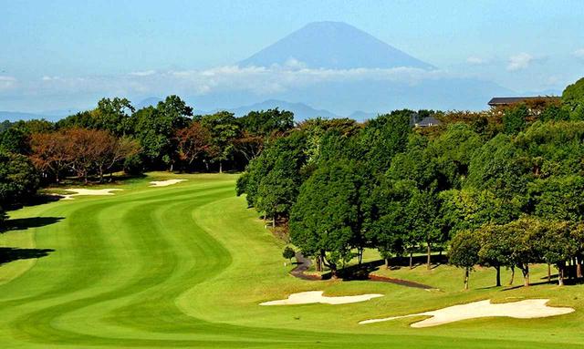 画像1: レイクウッドゴルフクラブ(東コース18H・6524Y・P72、西コース18H・6755Y・P72)。設計は米国人デザイナーのT・ロビンソン