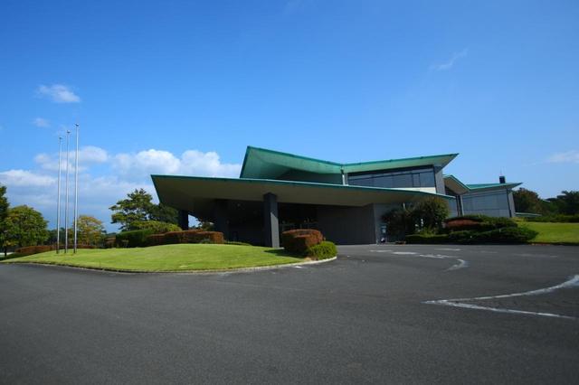 画像: クラブハウス。隣りには姉妹コースのホウライカントリー倶楽部