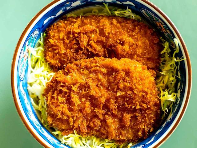 画像: こちらはもうひとつの名物、わらじカツ丼