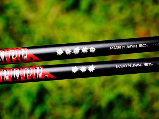 画像: 適正ヘッドスピードがRフレックスで39~ 42m/s、 Sフレックスで43~46m/s、Xフレック スで47~50m/sと、市販の純正シャフトより ハードヒッター向け設定。イラストのウイルス数でフレックスがわかる
