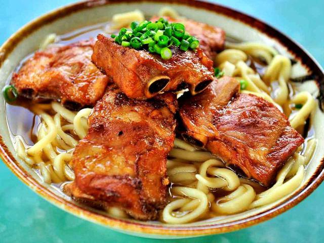 画像: 食べ応えのあるソーキ