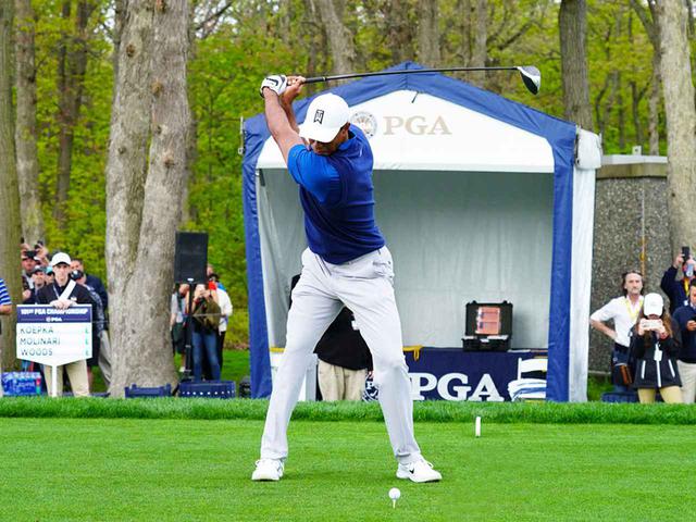 画像2: 【タイガー・ウッズ】PGAツアー82勝の偉業達成。43歳の新スウィングは手首が自然にリリース。体にやさしい、アマのお手本!