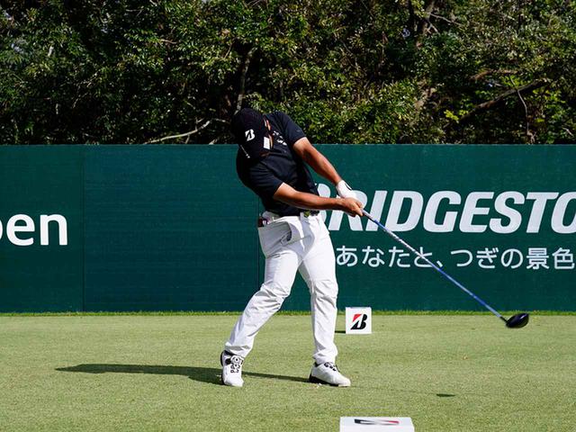 画像6: 【比嘉一貴】今季初優勝。小さな体格でも飛ばせる、高速回転スウィングの秘訣