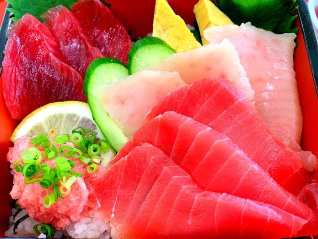 画像: 鉄火重(2090円税込)お味噌汁・香の物・小鉢・デザート付