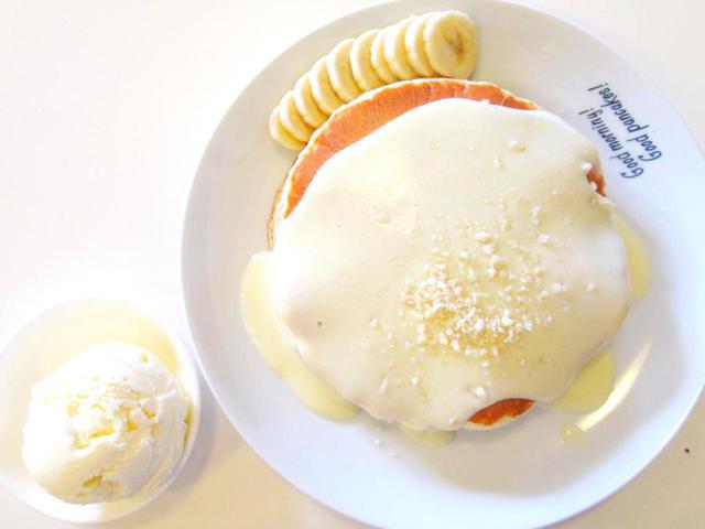 画像1: ナッツナッツパンケーキ。ナッツソースは、ココナッツソースにナッツを混ぜた手づくりなんだそう
