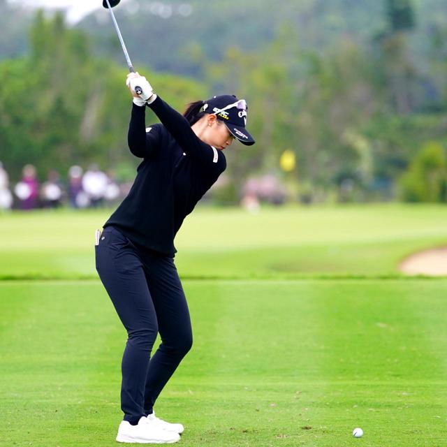 画像12: 【柏原明日架】ゆるみのないヒップターン、柔軟性の高い美スウィング。2019年2勝