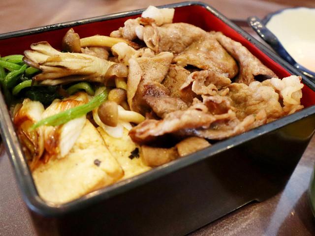 画像: すき焼き重御膳(2000円)