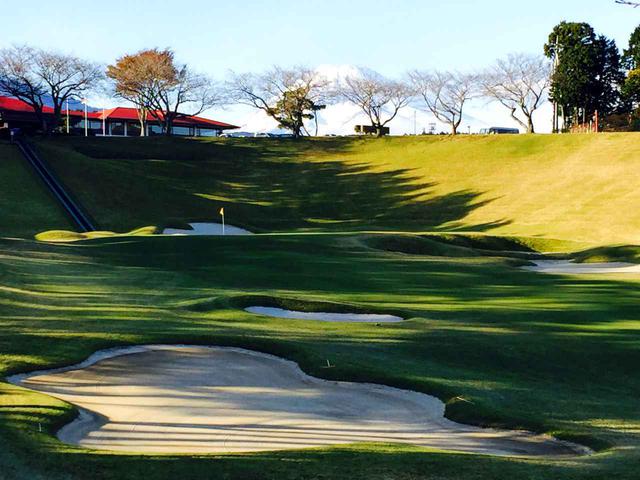 画像3: 桃園コース9番(556Y・P5) LPGAスタンレーレディスでは最終18番として使用。グリーン手前はバンカー群がガードする名物ホール