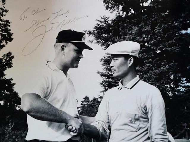 画像: 東京ゴルフ倶楽部でのエキシビションでジャック・ニクラスに68VS66で勝利(1967年)