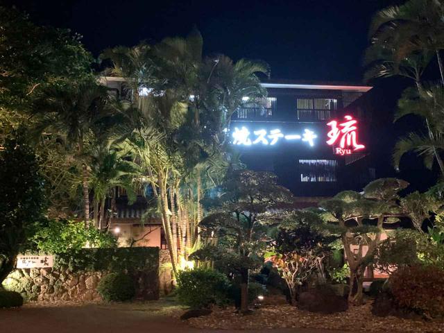 画像: 街から離れた閑静なエリアにあり、店内は和風のモダンなしつらえ。記念日を祝う地元のカップルや、静かに食事を楽しむ欧米人の家族連れの姿が見られました