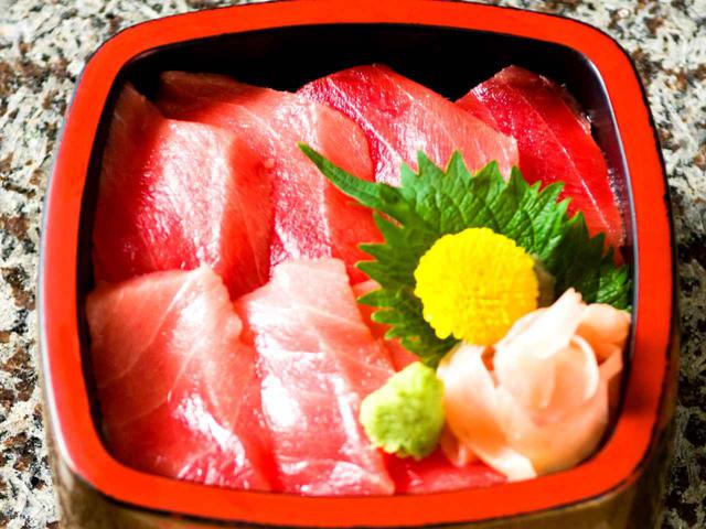 画像: 鉄火丼(1800円)も人気のメニュー