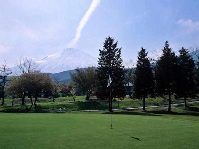 画像: 全ホールから富士山を望める丘陵コース