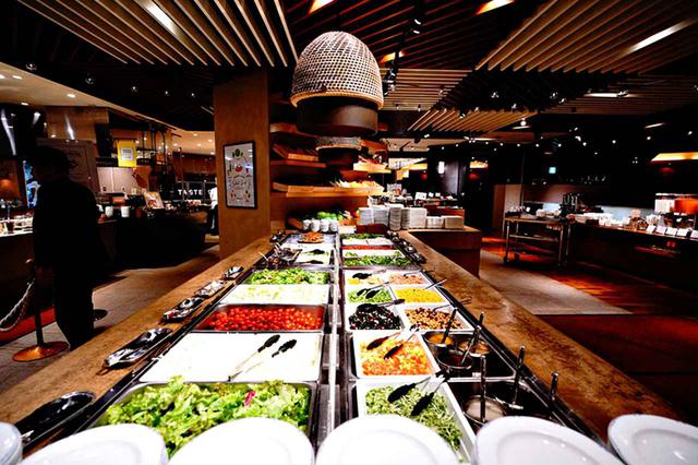 画像: 宮崎由来の食材をふんだんに使用したビュッフェで食の宝庫を体験!